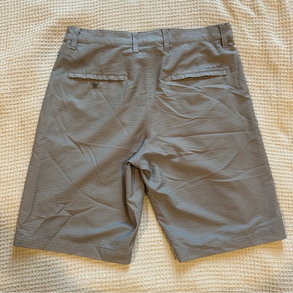 Travis Mathew Men’s size 32 Beck Hybrid Stretch Shorts Blue grey Striped - Picture 2 of 7